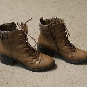 Rampage tan ankle boot w/sweater trim